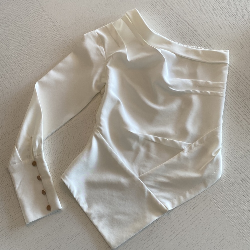 ๐ CAZNC THE LABEL - White One Shoulder Top๐ - Picture 7 of 16